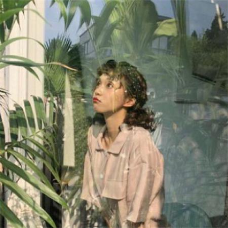 微信女生头像合集来啦！一共12张高清原图，分类在女生头像专区里，还有大图小图、方图圆图多种浏览模式可选。