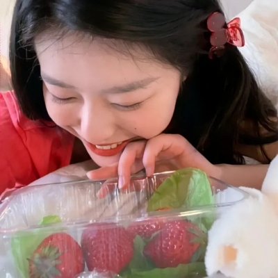 女生微信头像高清合集来啦！共20张最新款头像可供挑选。