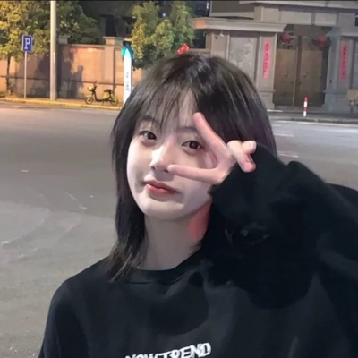20张真人女生生活照头像合集 氛围感拉满
