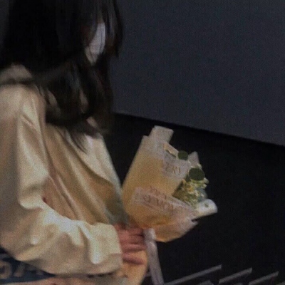 20张真人女生潮图头像合集 网感拉满的日常头像素材