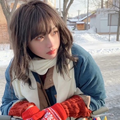 10张质感超棒的酷飒女生真人头像分享