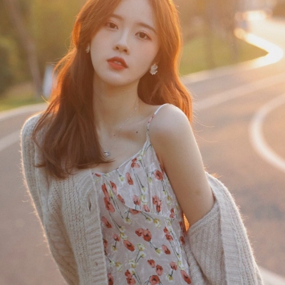 9张超仙真人女生头像，氛围感拉满