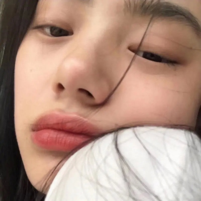 当下超火的真人可爱女生头像 共16张