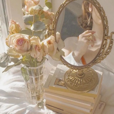 女生清新干净有意境的真人镜子头像合集 共8张