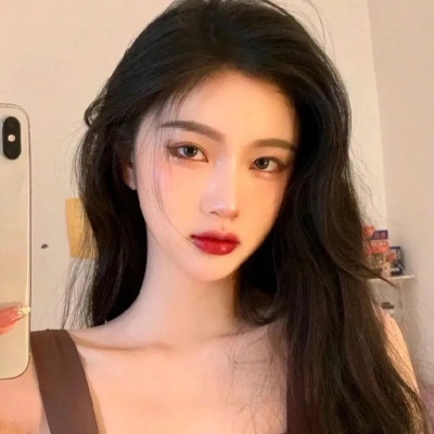 ins风超美女生正脸头像合集（10张）