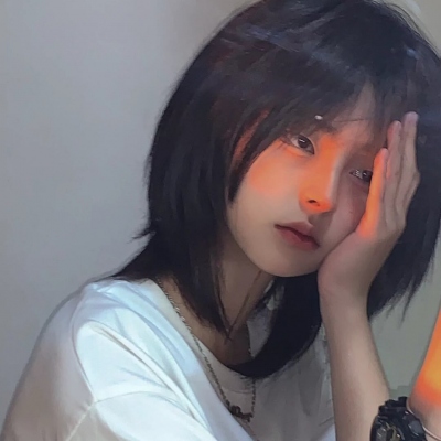 16张干净温柔又小众的ins风女生头像