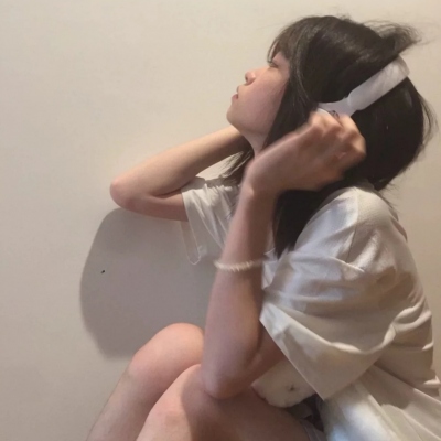 20张真人女生生活照头像合集 氛围感拉满