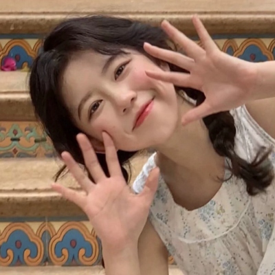 新版18岁左右真人女生头像 共17张可自取