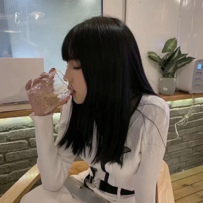 抖音热门女生真人高清头像 共8张