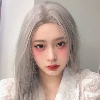 8张高颜值女生真人正面头像 适合做微信QQ头像的正脸女头