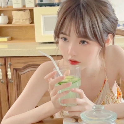 10张大方有气质的女生头像合集