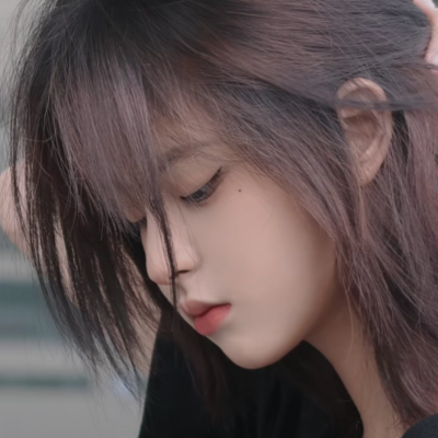 6张带微丧感的干净女生真人头像合集