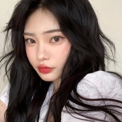 当下超火的真人可爱女生头像 共16张