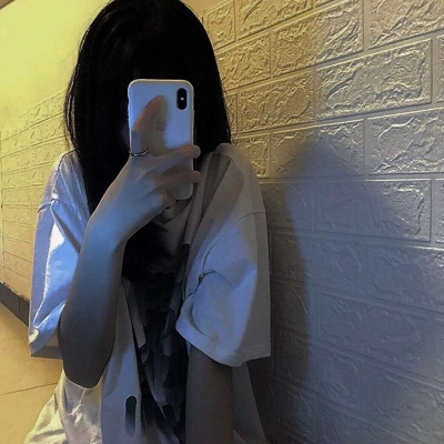 11张质感拉满的真人伤感女生头像