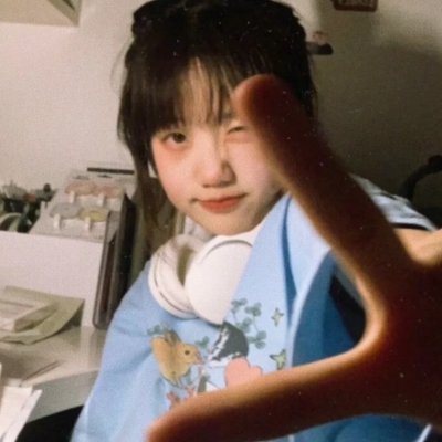 18张小众复古胶片风女生头像合集 适合当头像的复古感美图都在这