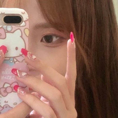 14张高清ins风女生真人微信头像 好看又清晰