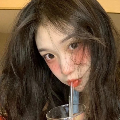 10张氛围感拉满的精致女生真人头像