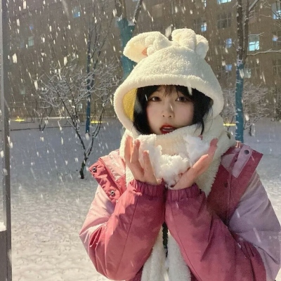 适合网恋用的超真实女生头像（13张）