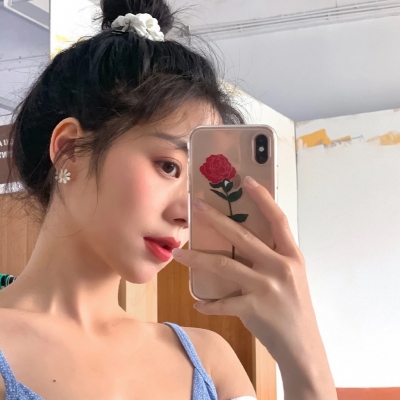 超火的女生真人微信头像 18张高清合集
