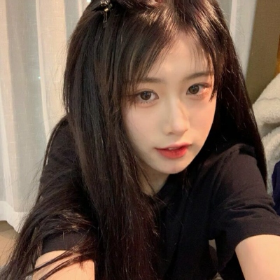 11张氛围感拉满的微丧温柔真人女头像