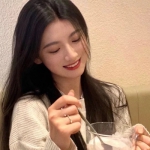 9张温柔气质感女生真人头像，直接用不踩雷