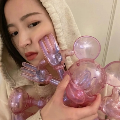 适合网恋用的超真实女生头像（13张）