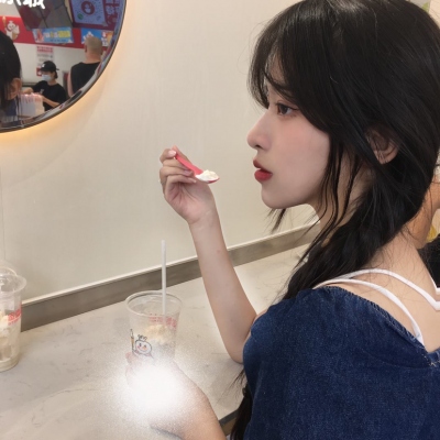 ins风温柔女生头像合集 共18张高清图