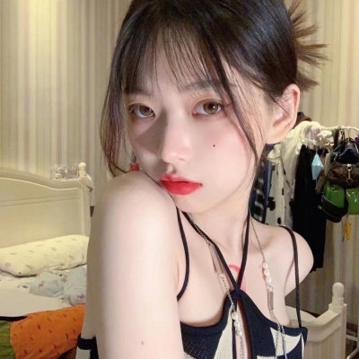 10张氛围感拉满的精致女生真人头像