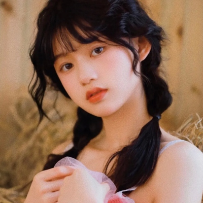 14张质感拉满的清新文艺女生头像，快存来当头像