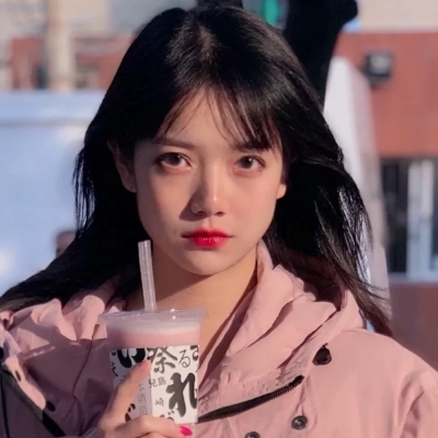 网络爆火的女生专属微信头像合集 共15张