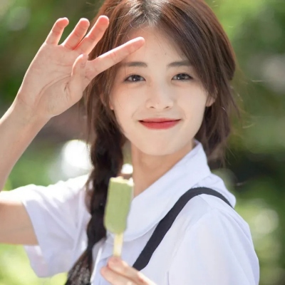 女生ins风小众真人头像合集来了！共18张不撞款的个性女头