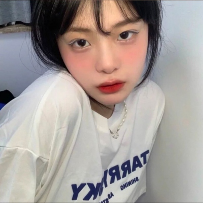 8张高颜值女生真人正面头像 适合做微信QQ头像的正脸女头