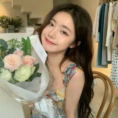 5月氛围感拉满的女生头像合集来了，15张美照直接惊艳朋友圈