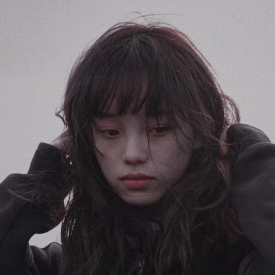 12张质感拉满的真人女生头像 小众又高级