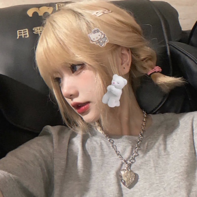 微信热门女生真人头像合集（20张）