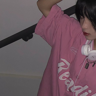 11张氛围感拉满的微丧温柔真人女头像