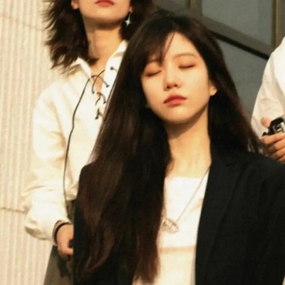 12张当下流行的模糊画风女生头像 快来收藏