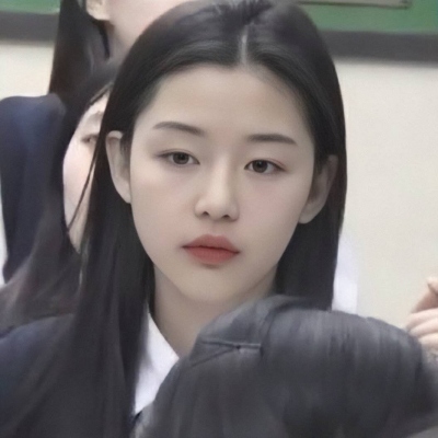 超火的女生真人微信头像 18张高清合集