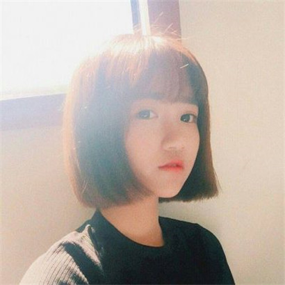 超火的女生高清短头像 共12张