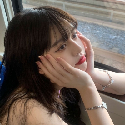 热门高清女生头像合集 共11张