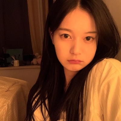 超火的青春校园风女生真人头像 共6张