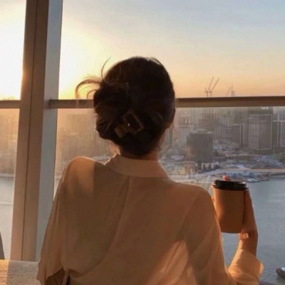 网络爆火的女生专属微信头像合集 共15张