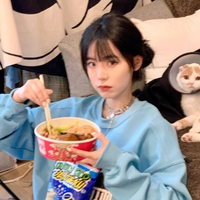 超火的女生真人微信头像 18张高清合集