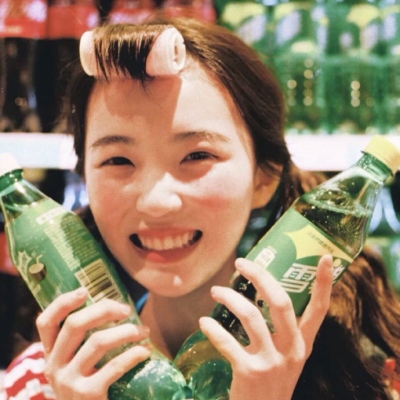 9张ins高级质感真人女生头像 好看的小姐姐头像合集