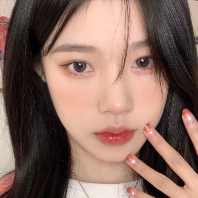 超火的女生真人微信头像 共20张
