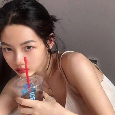 微信真人头像女生青春合集 12张真人头像任你选