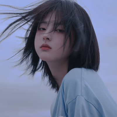 6张带微丧感的干净女生真人头像合集