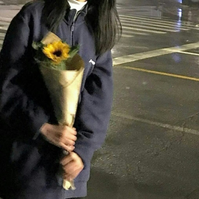 女生头像带花真人ins高级感大图来了，一共10张高清图