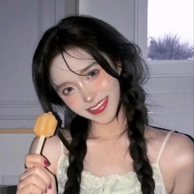 当下超火的真人可爱女生头像 共16张