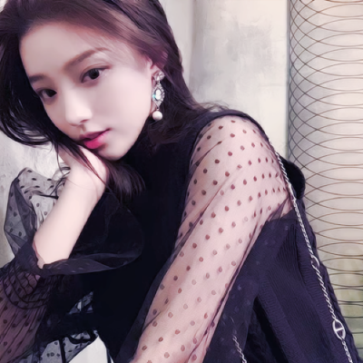 成熟女生微信头像合集！12张气质成熟美女头像分享